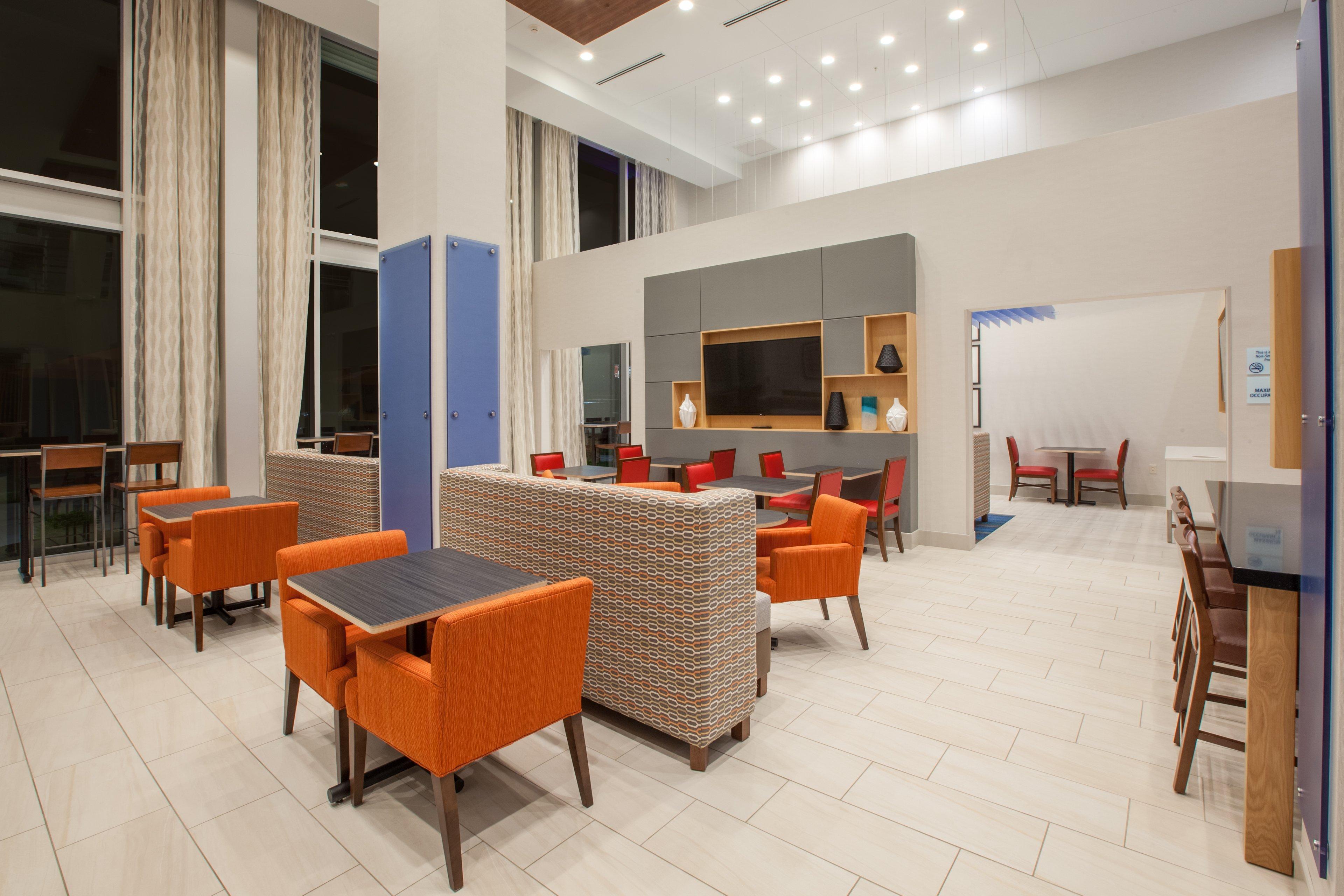 Holiday Inn Express & Suites - Indianapolis Ne - Noblesville Exterior photo